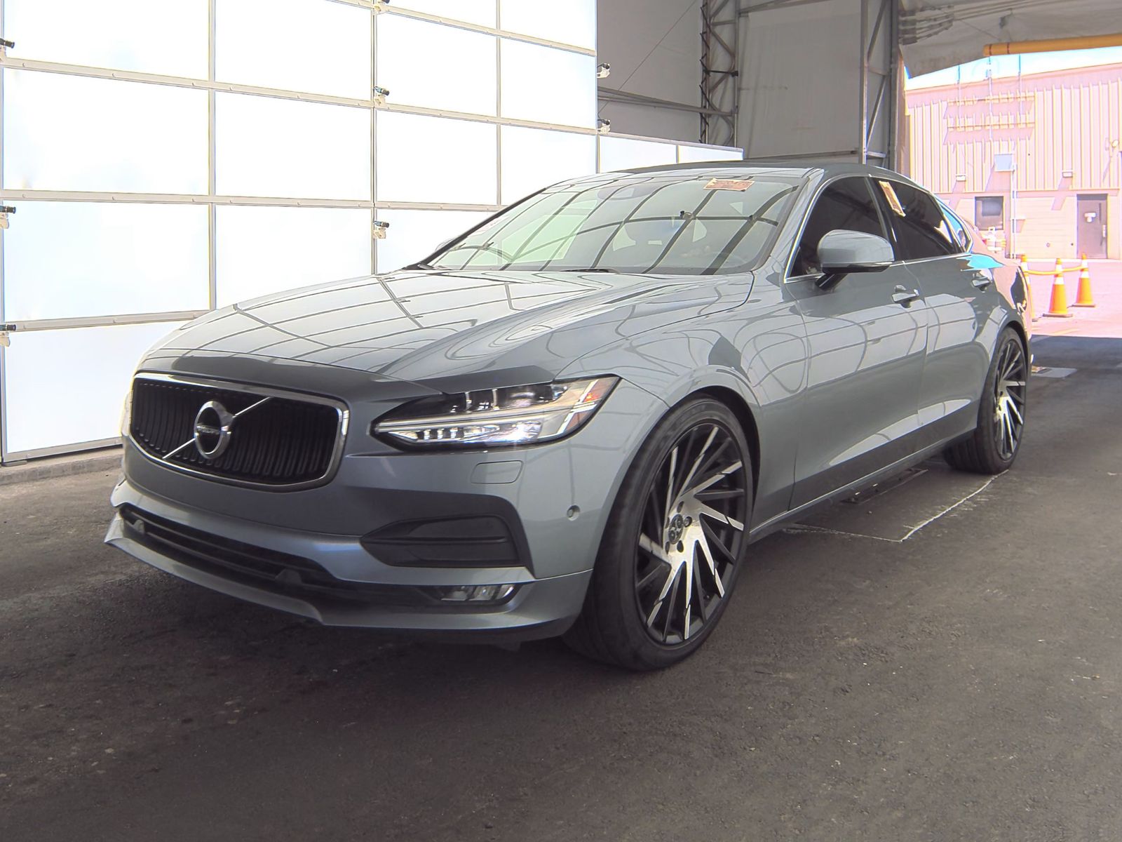 2017 Volvo S90 T5 Momentum FWD