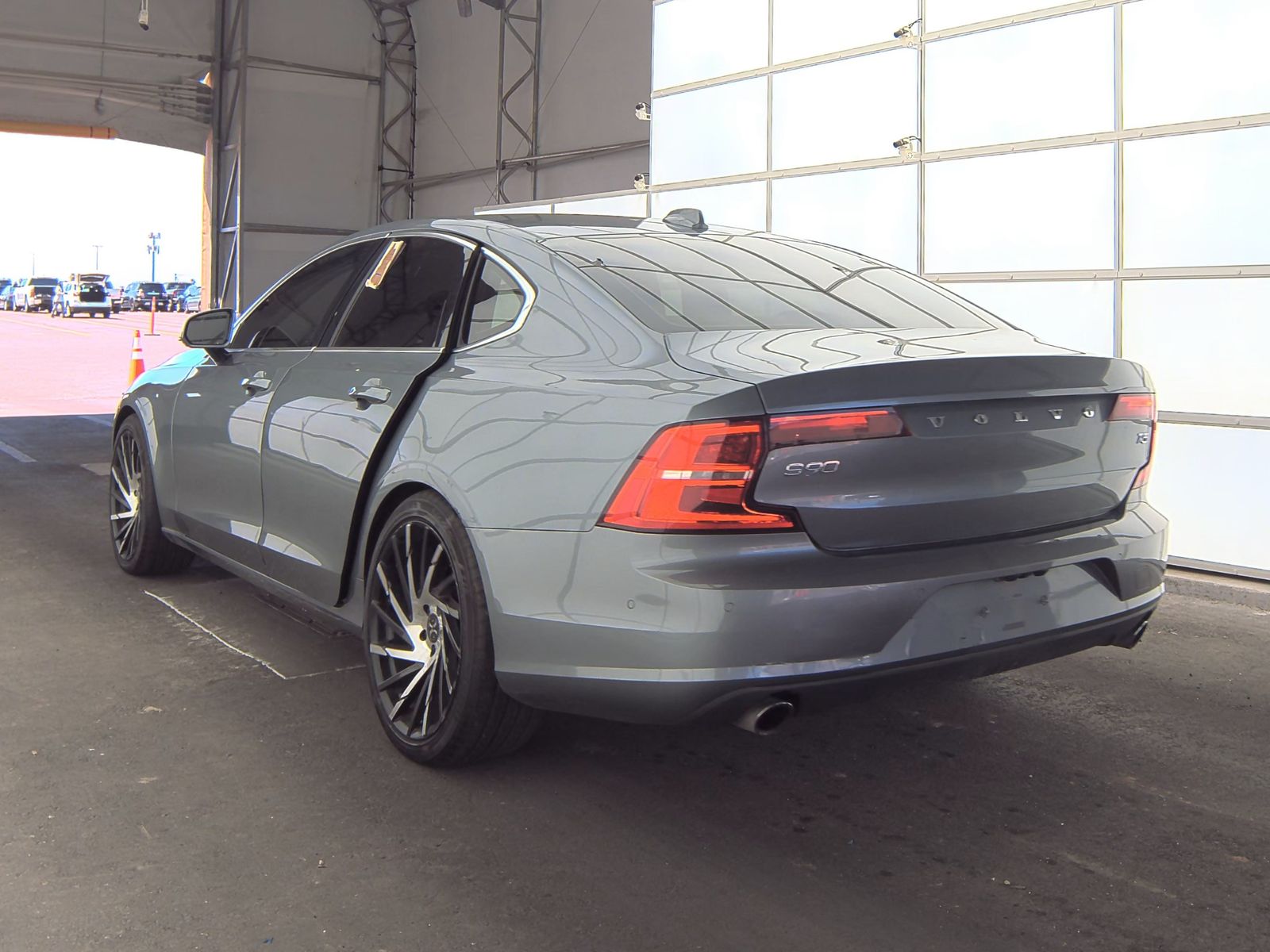 2017 Volvo S90 T5 Momentum FWD