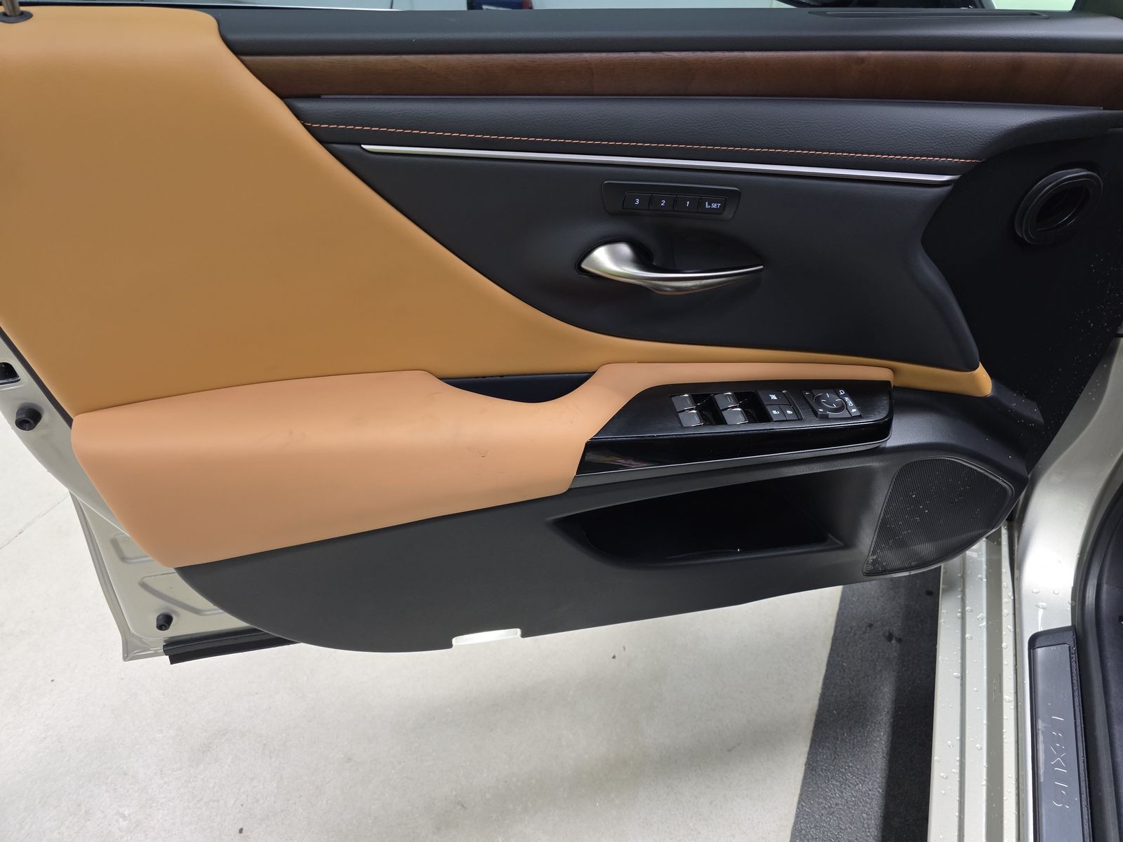 2025 Lexus ES ES 300h FWD