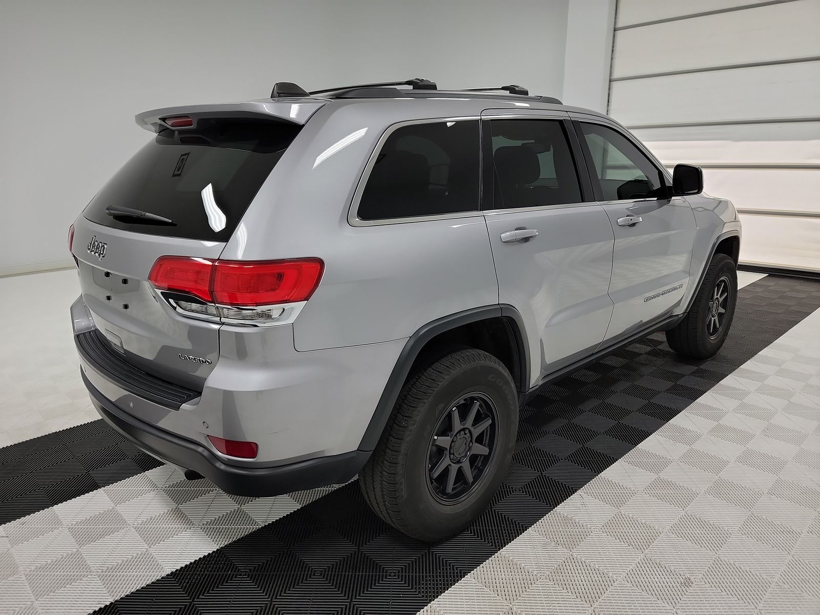 Jeep Grand Cherokee Laredo снимка Jeep Grand Cherokee Laredo