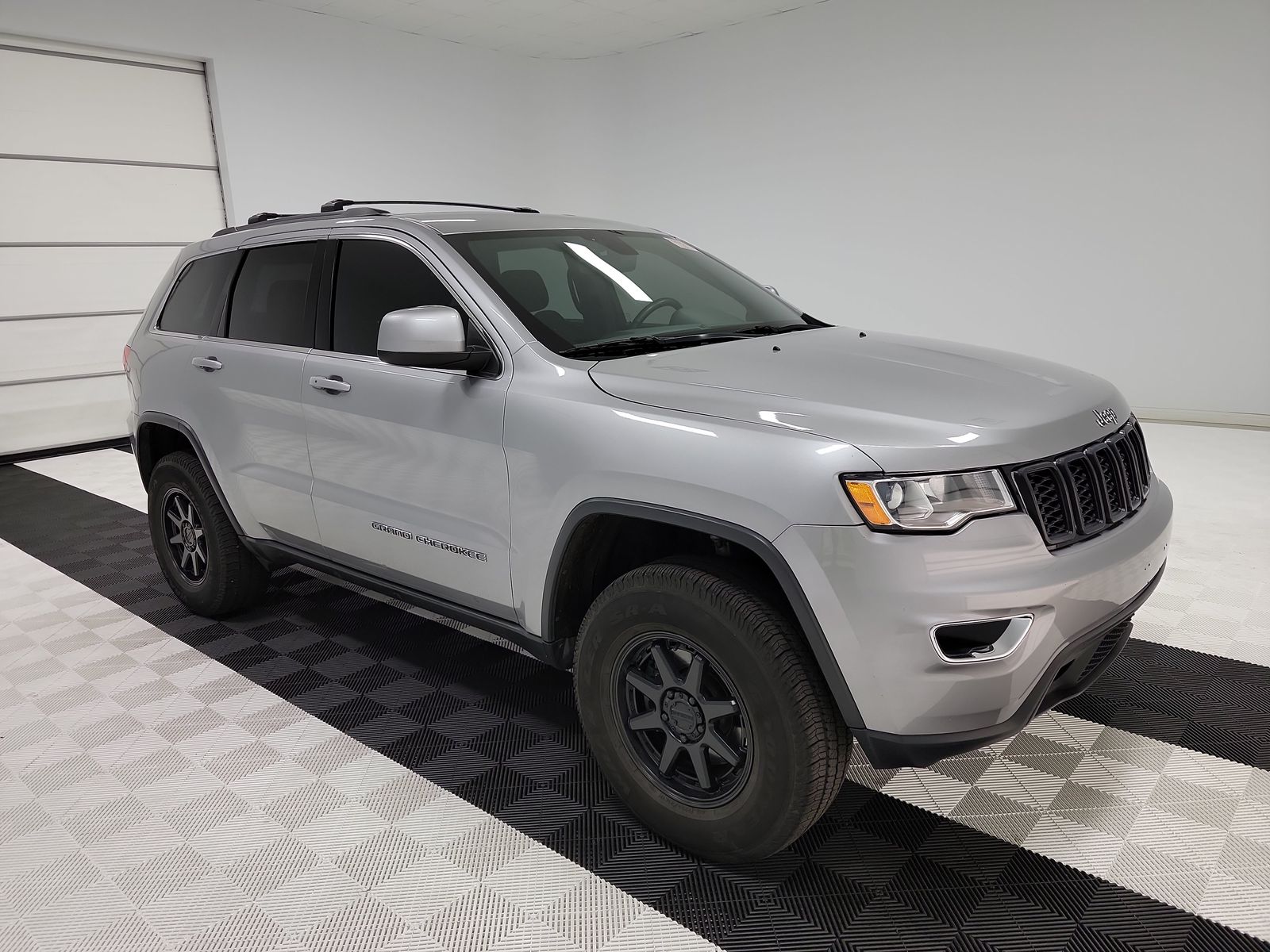 Jeep Grand Cherokee Laredo снимка Jeep Grand Cherokee Laredo