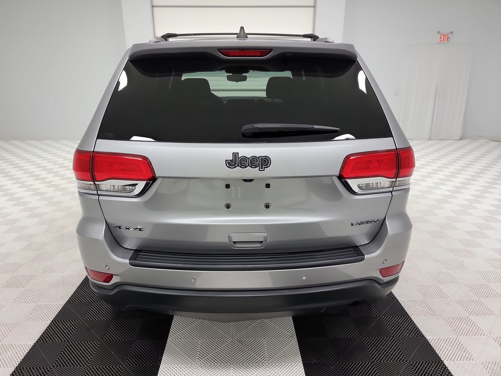Jeep Grand Cherokee Laredo снимка Jeep Grand Cherokee Laredo