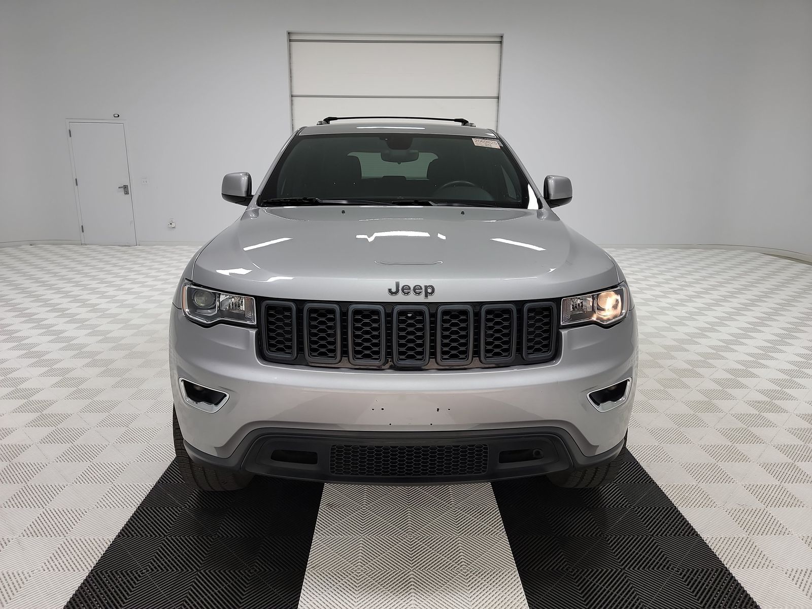 Jeep Grand Cherokee Laredo снимка Jeep Grand Cherokee Laredo