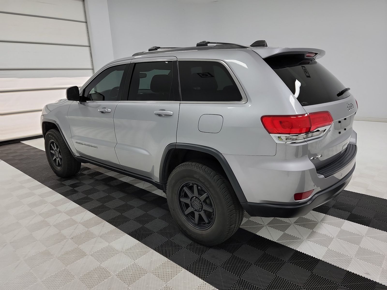 Jeep Grand Cherokee Laredo снимка Jeep Grand Cherokee Laredo