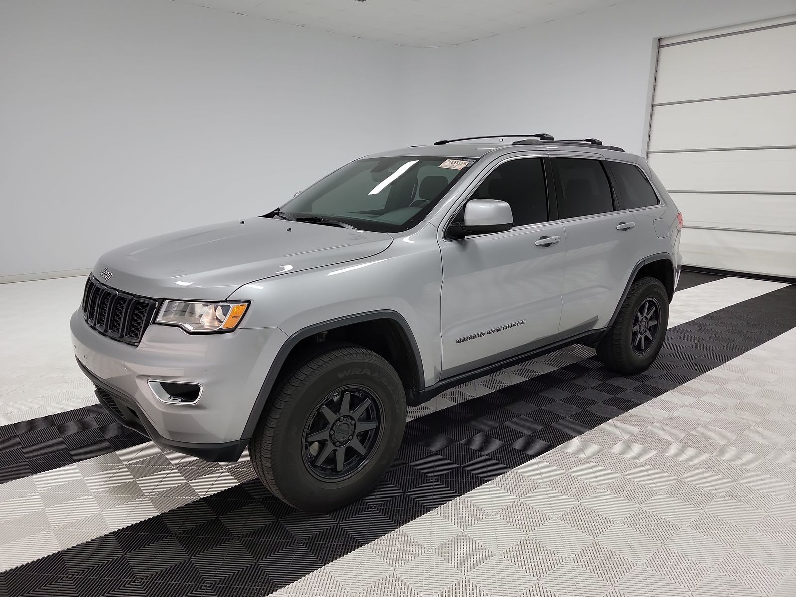 Jeep Grand Cherokee Laredo снимка Jeep Grand Cherokee Laredo