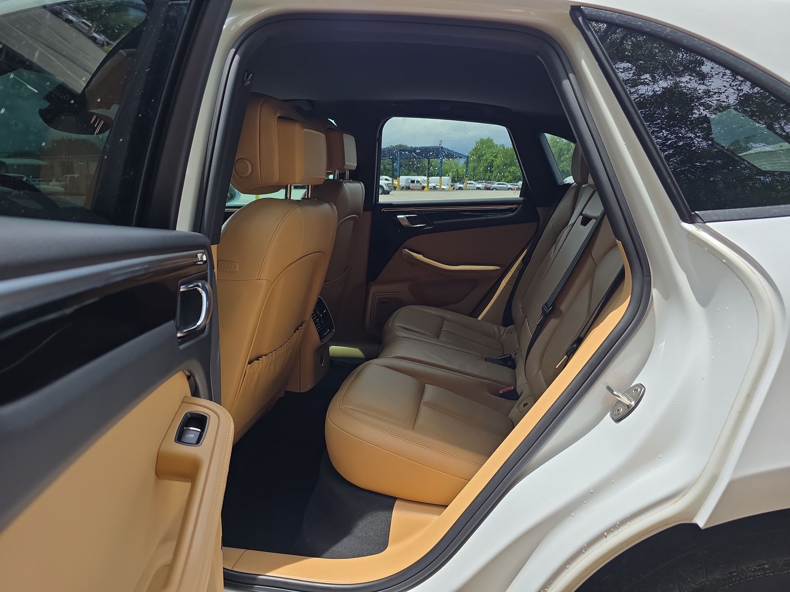 2017 Porsche Macan Base AWD