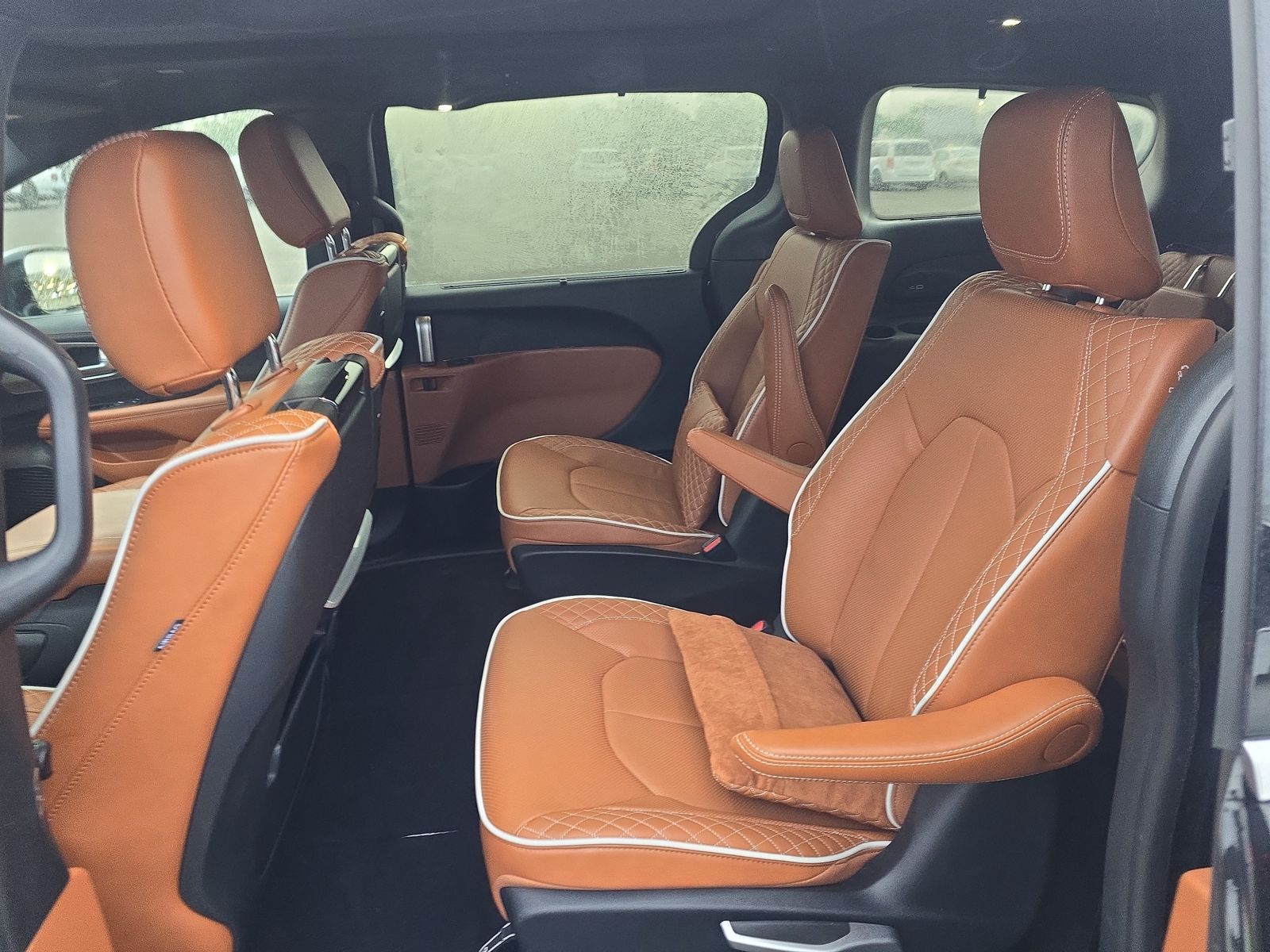 2024 Chrysler Pacifica Hybrid Pinnacle FWD