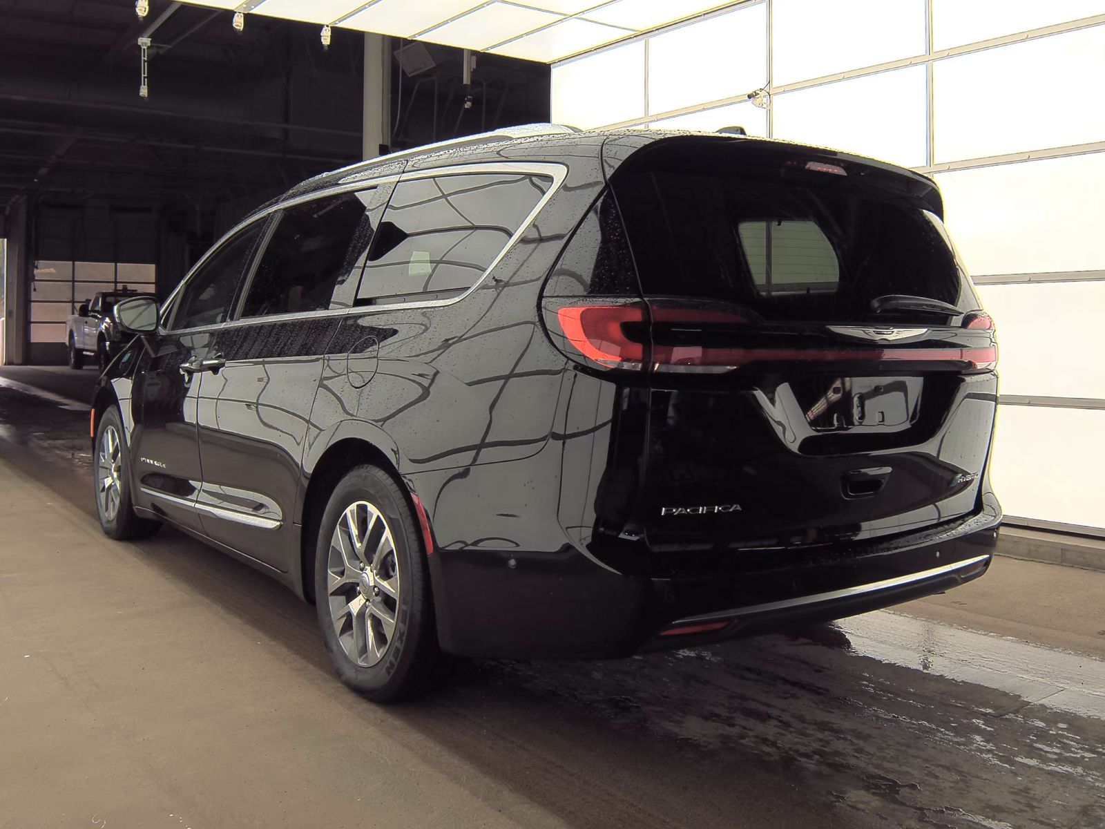 2024 Chrysler Pacifica Hybrid Pinnacle FWD