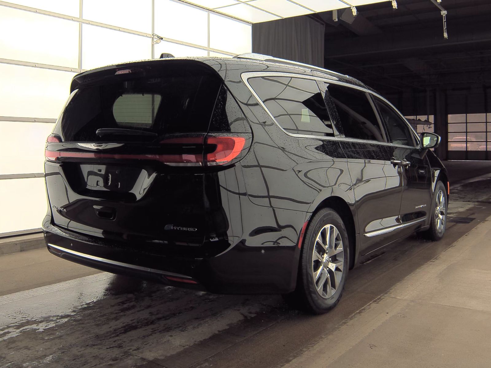 2024 Chrysler Pacifica Hybrid Pinnacle FWD