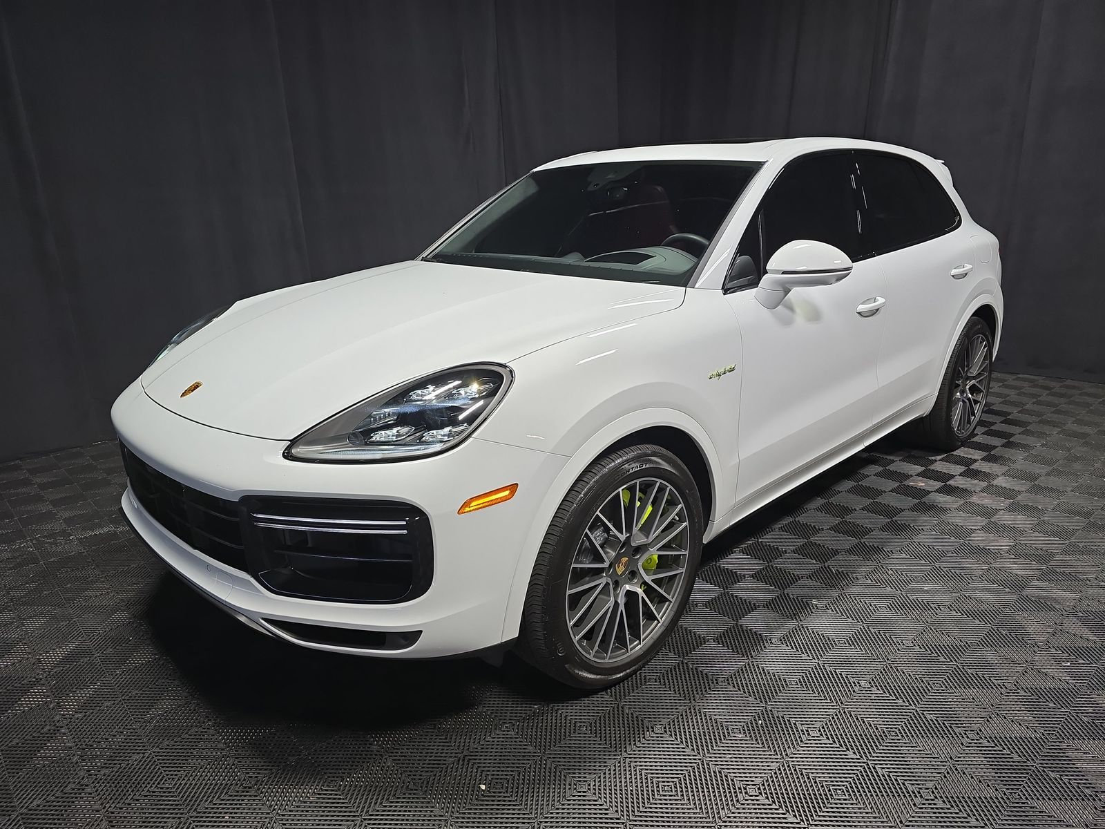 2023 Porsche Cayenne Turbo S E-Hybrid