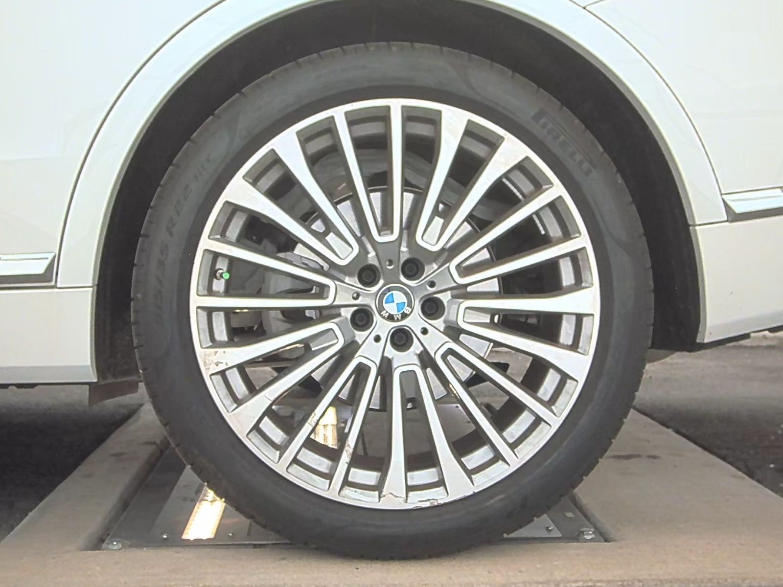 2025 BMW X7 xDrive40i AWD