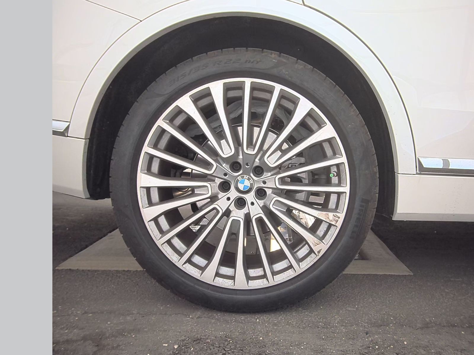 2025 BMW X7 xDrive40i AWD