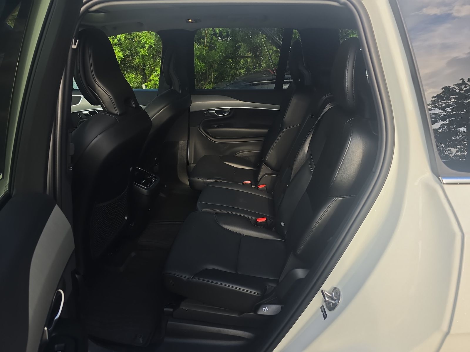 2022 Volvo XC90 T5 Momentum AWD