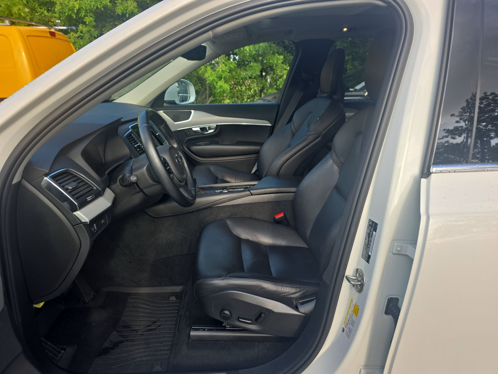 2022 Volvo XC90 T5 Momentum AWD