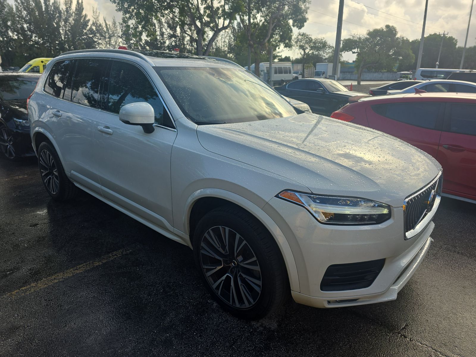2022 Volvo XC90 T5 Momentum AWD