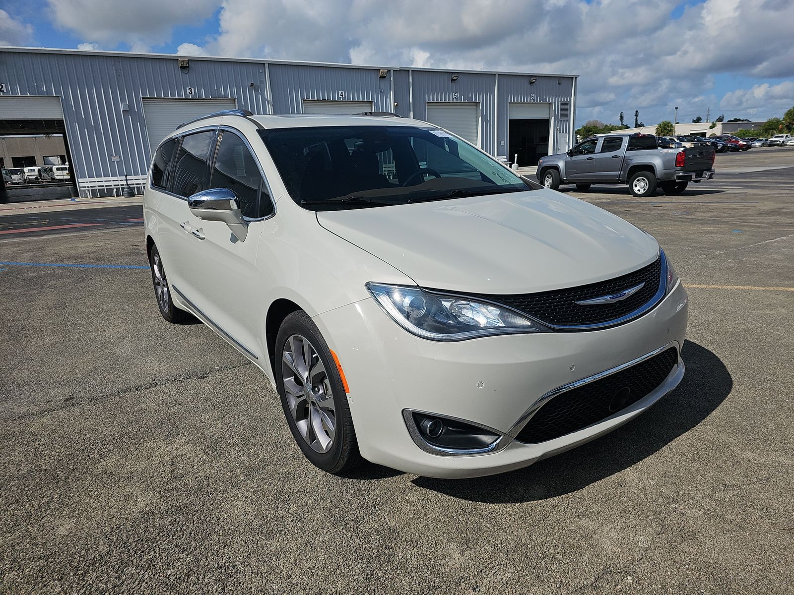 2019 Chrysler Pacifica Limited FWD