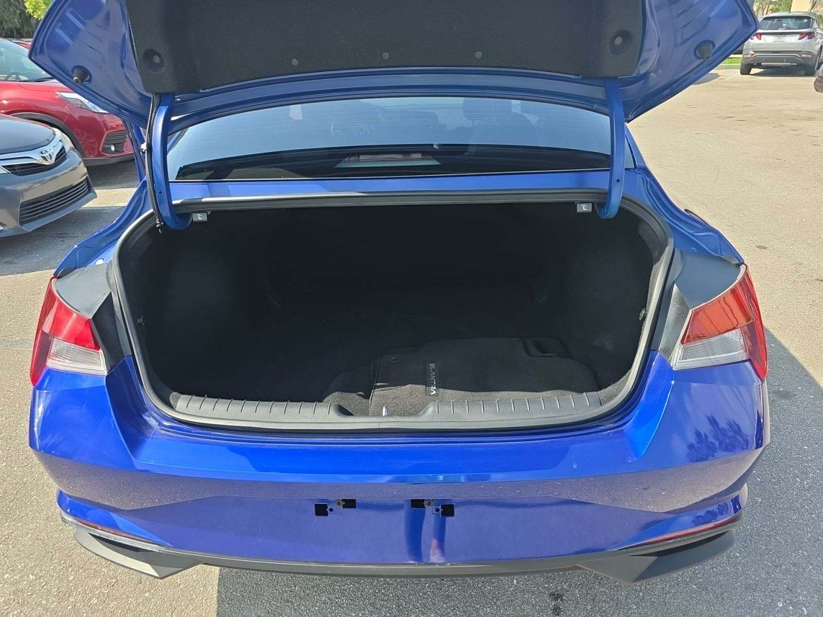 2023 Hyundai Elantra SEL FWD