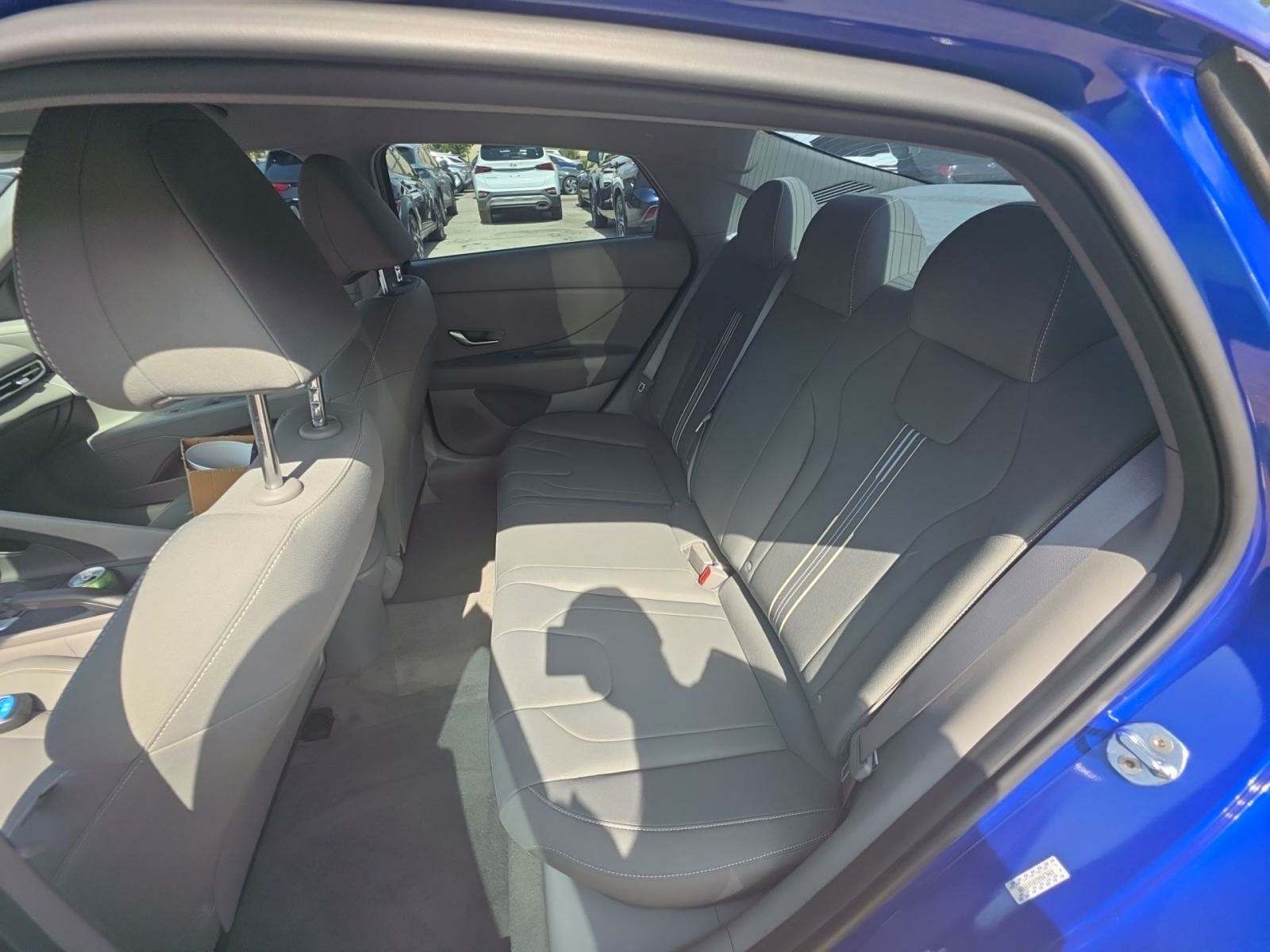 2023 Hyundai Elantra SEL FWD