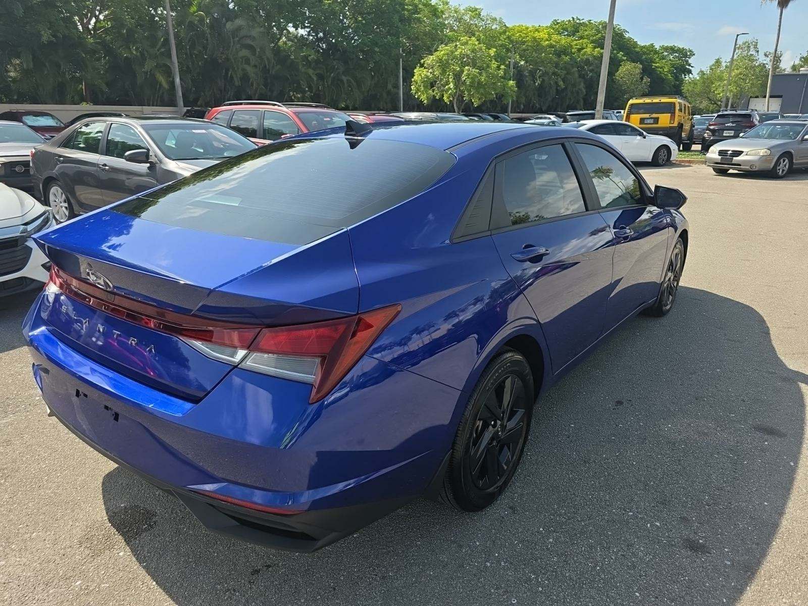 2023 Hyundai Elantra SEL FWD