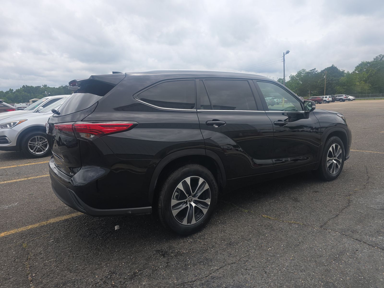 2023 Toyota Highlander XLE FWD