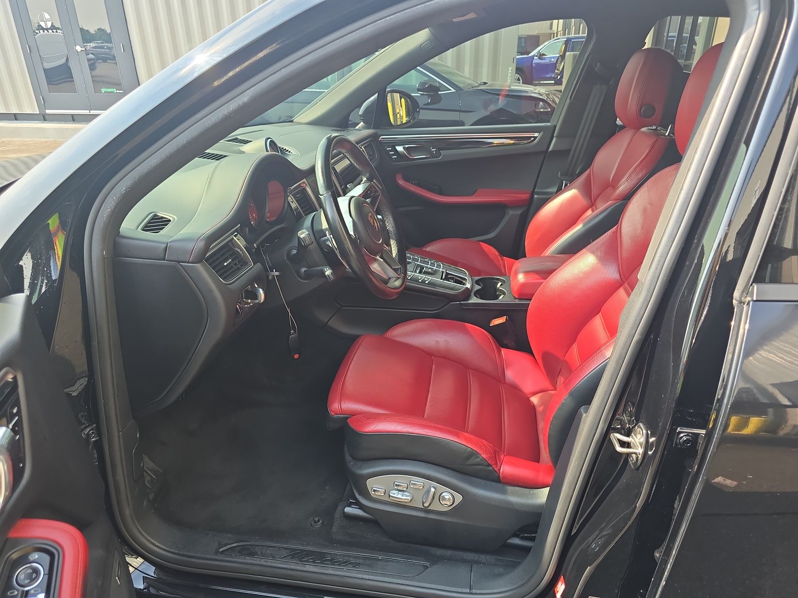 2017 Porsche Macan Base AWD
