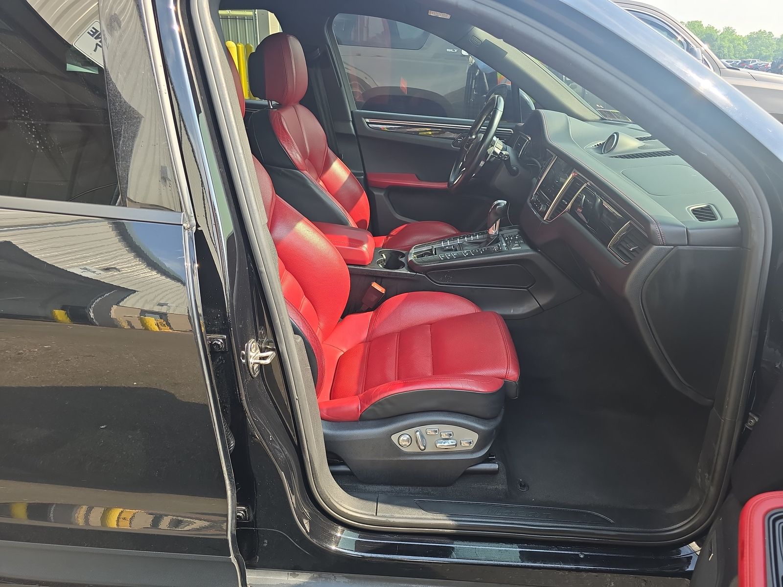 2017 Porsche Macan Base AWD