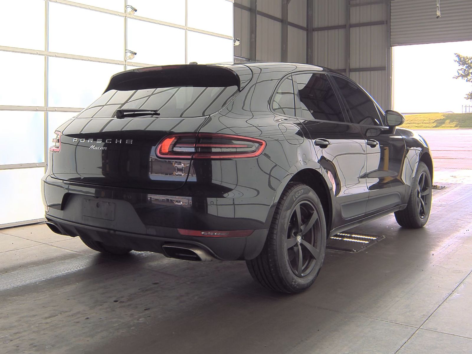 2017 Porsche Macan Base AWD