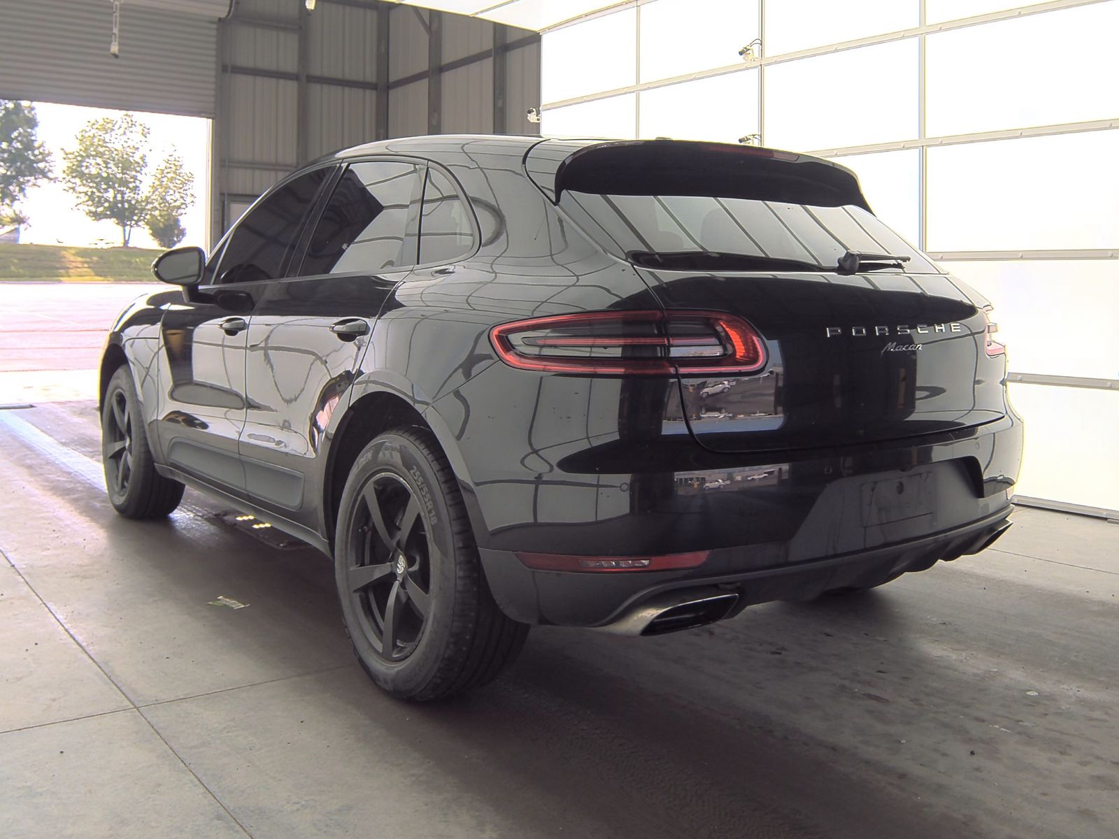 2017 Porsche Macan Base AWD