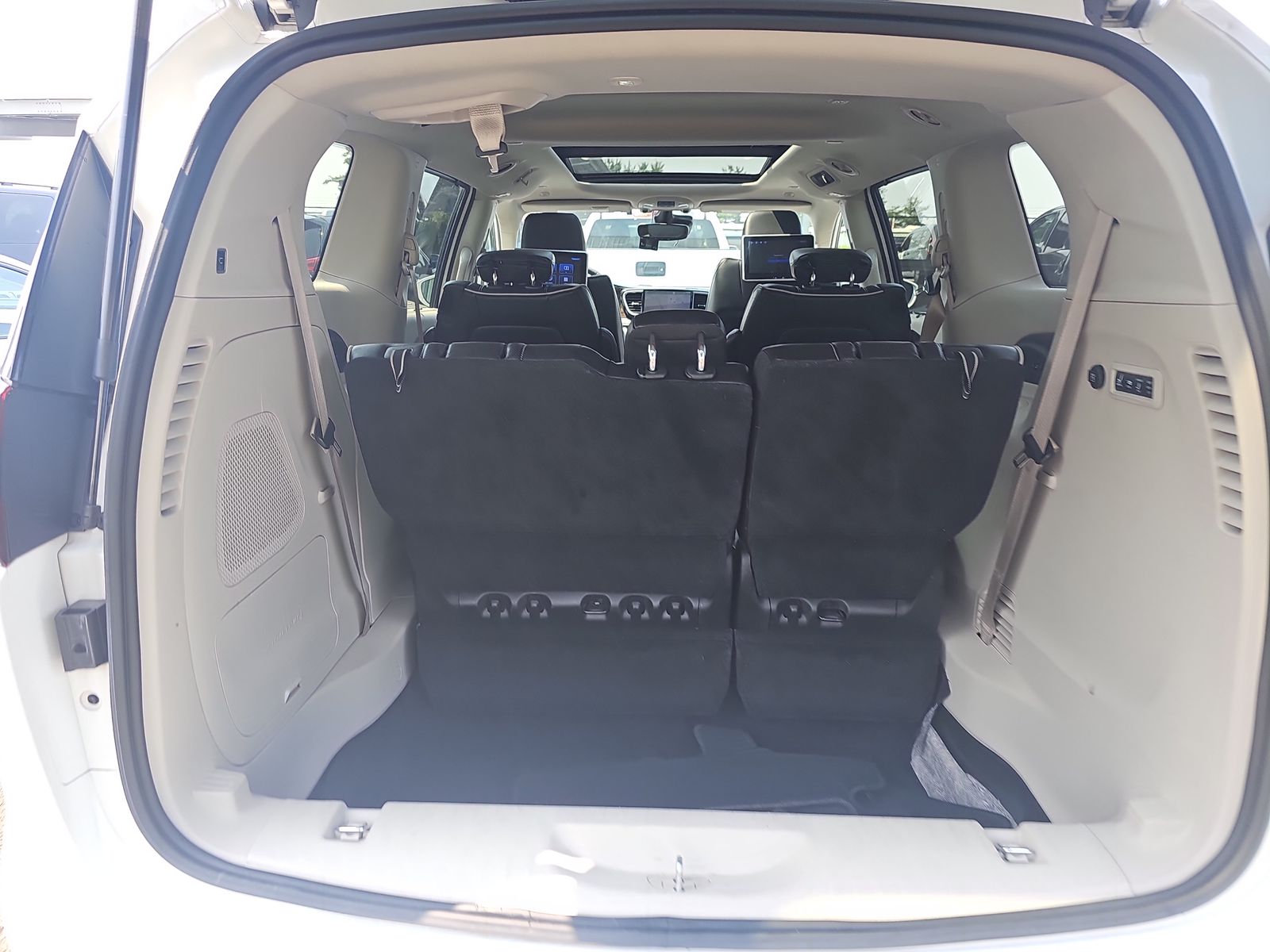 2022 Chrysler Pacifica Limited AWD