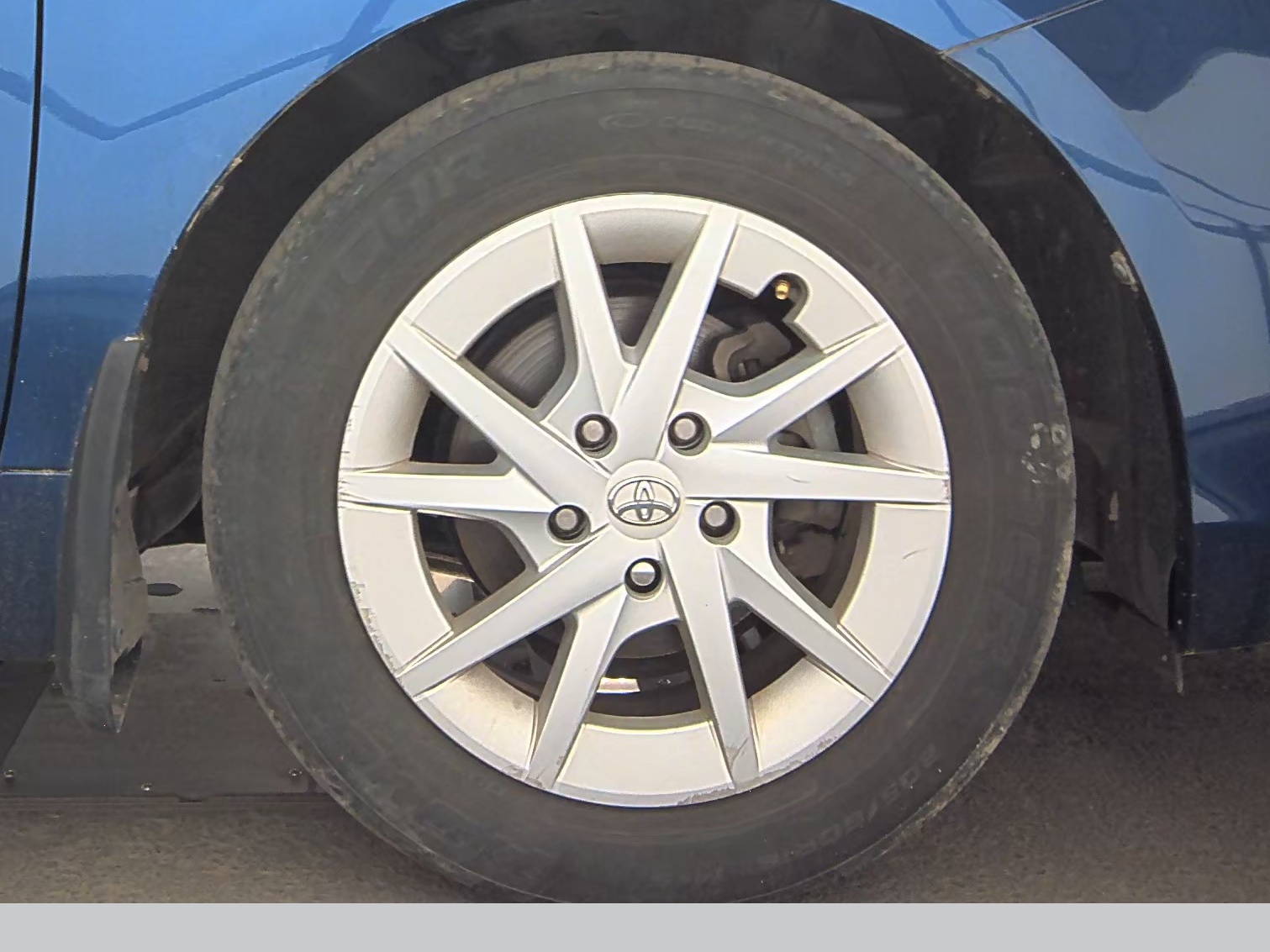 2013 Toyota Prius v Three FWD
