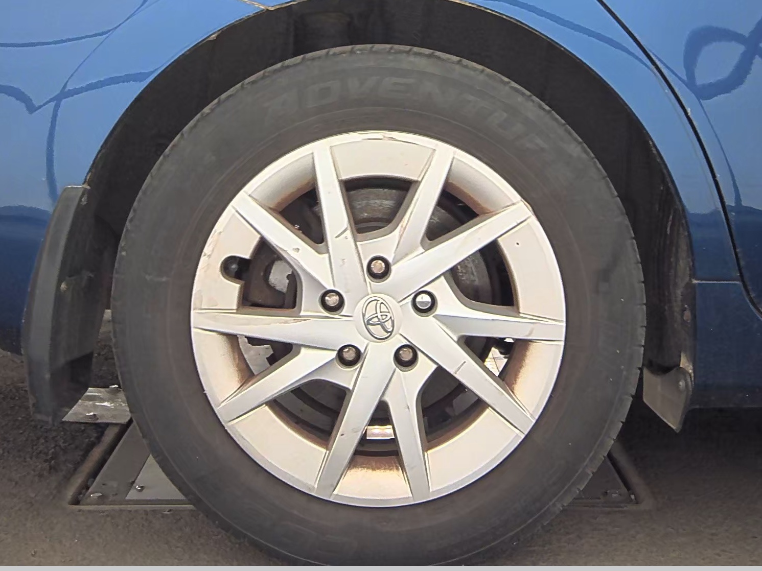 2013 Toyota Prius v Three FWD