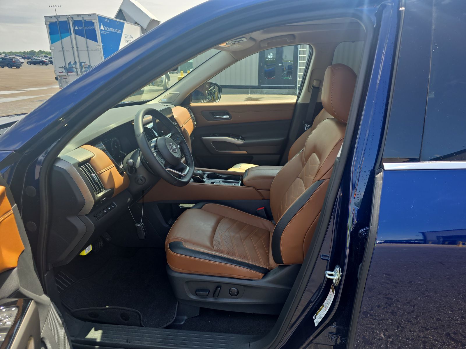 2024 Nissan Pathfinder Platinum FWD