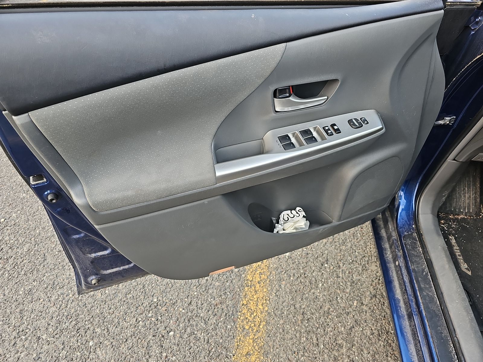 2013 Toyota Prius v Three FWD