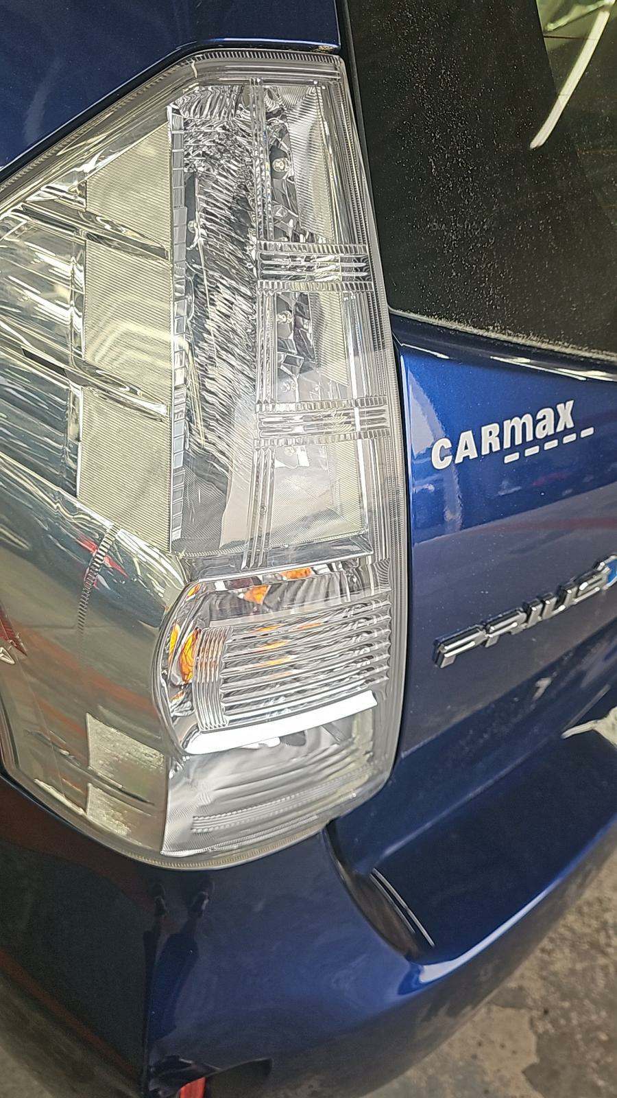 2013 Toyota Prius v Three FWD
