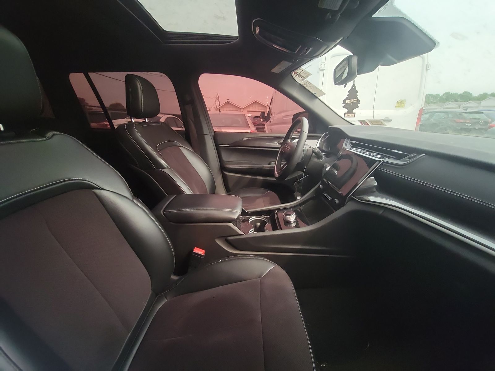 2022 Jeep Grand Cherokee Altitude AWD