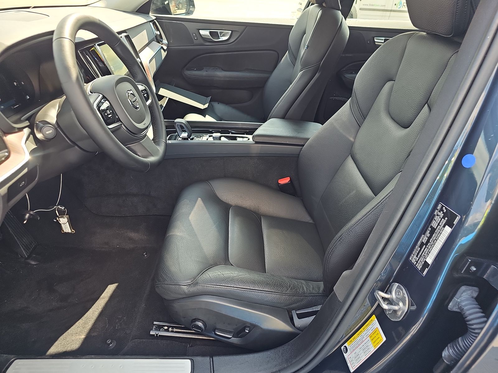 2025 Volvo S60 B5 Plus FWD