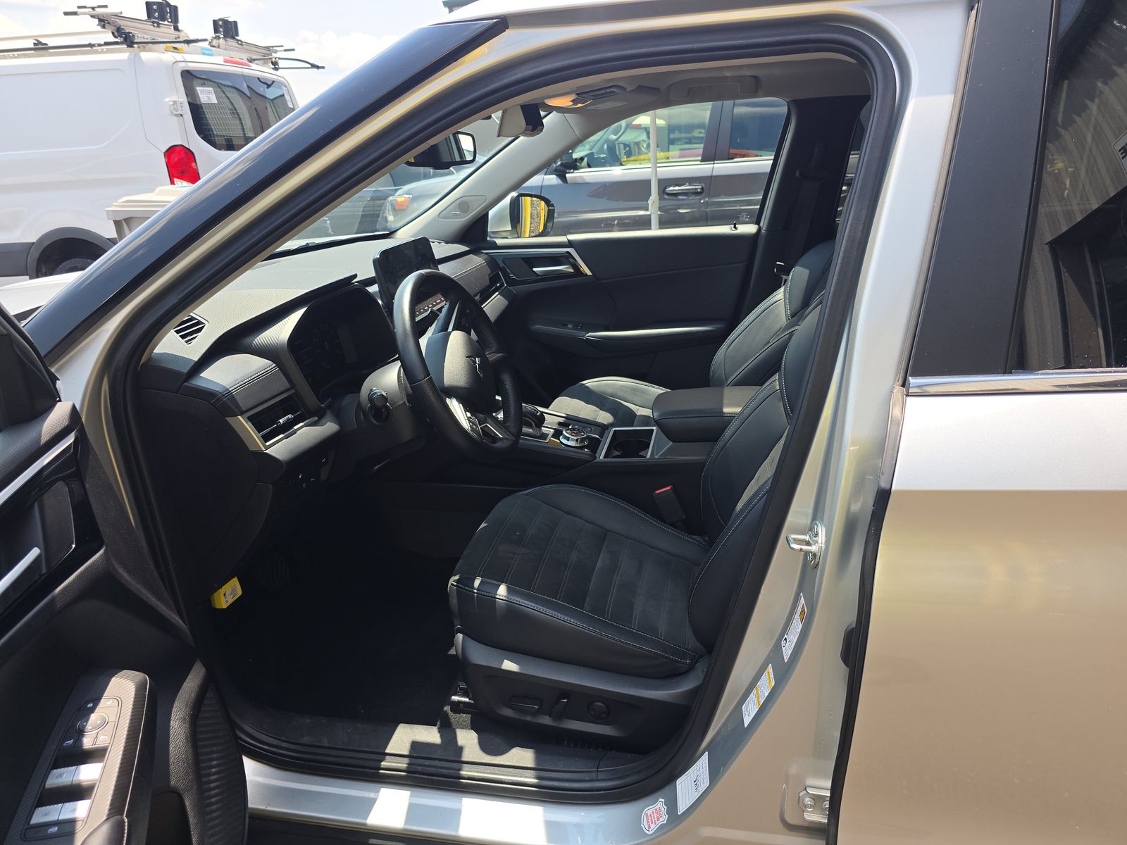 2023 Mitsubishi Outlander PHEV LE AWD