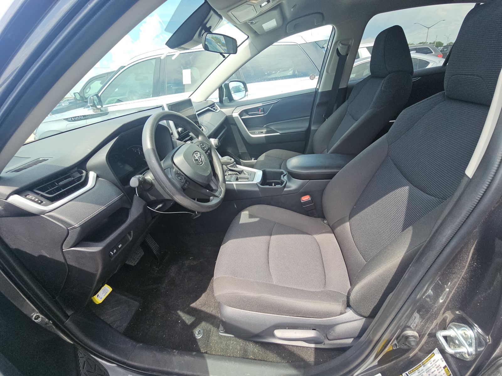 2025 Toyota RAV4 LE FWD