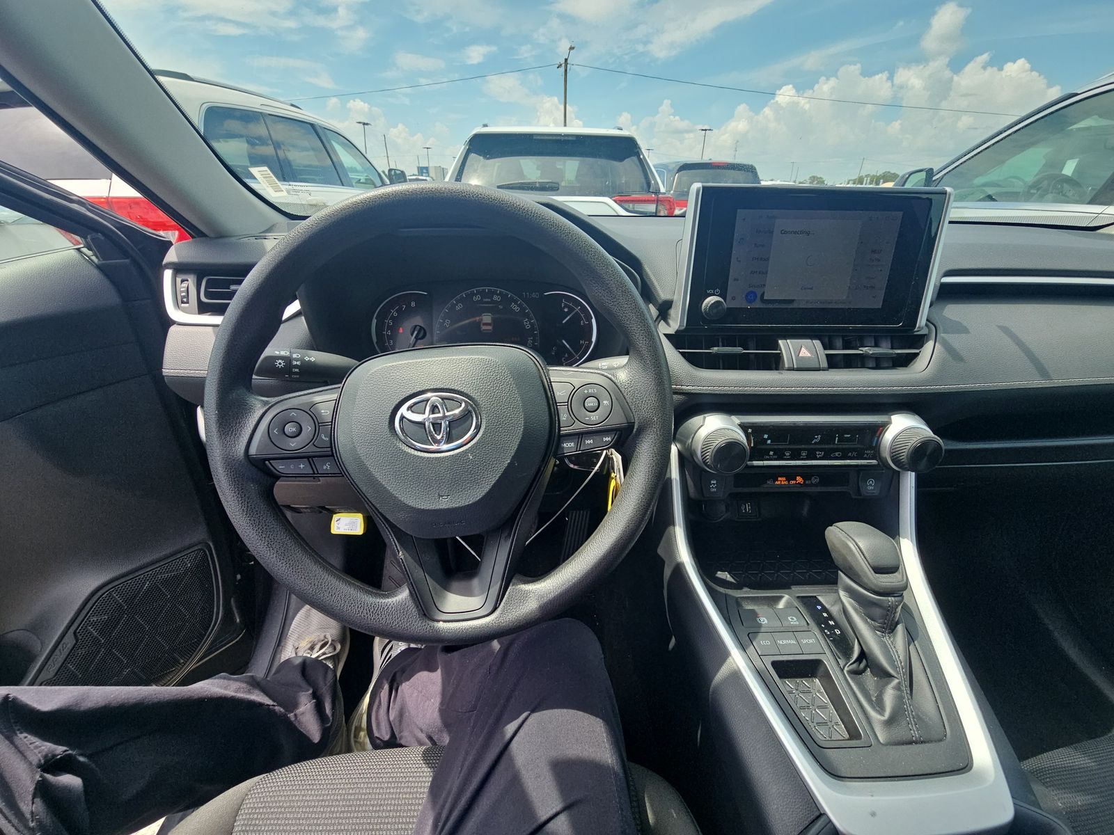 2025 Toyota RAV4 LE FWD