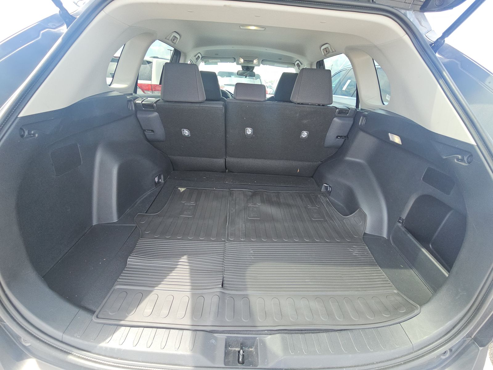 2025 Toyota RAV4 LE FWD