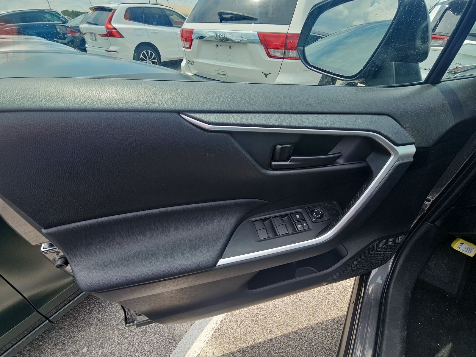 2025 Toyota RAV4 LE FWD