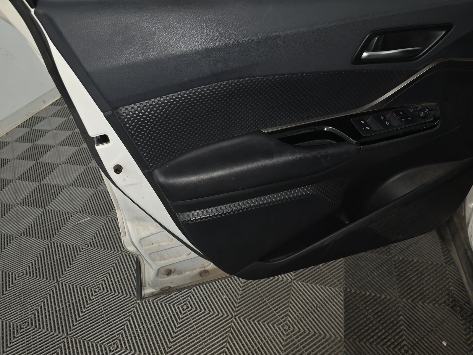 2019 Toyota C-HR XLE FWD