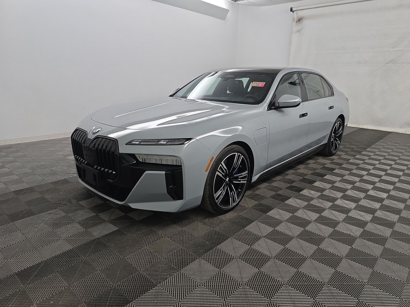2025 BMW 7 Series 750e xDrive AWD