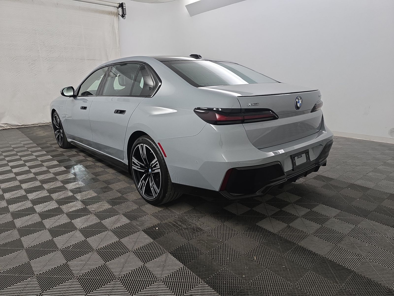 2025 BMW 7 Series 750e xDrive AWD