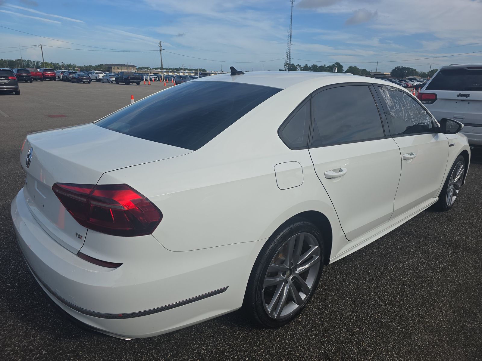 2018 Volkswagen Passat 2.0T R-Line FWD