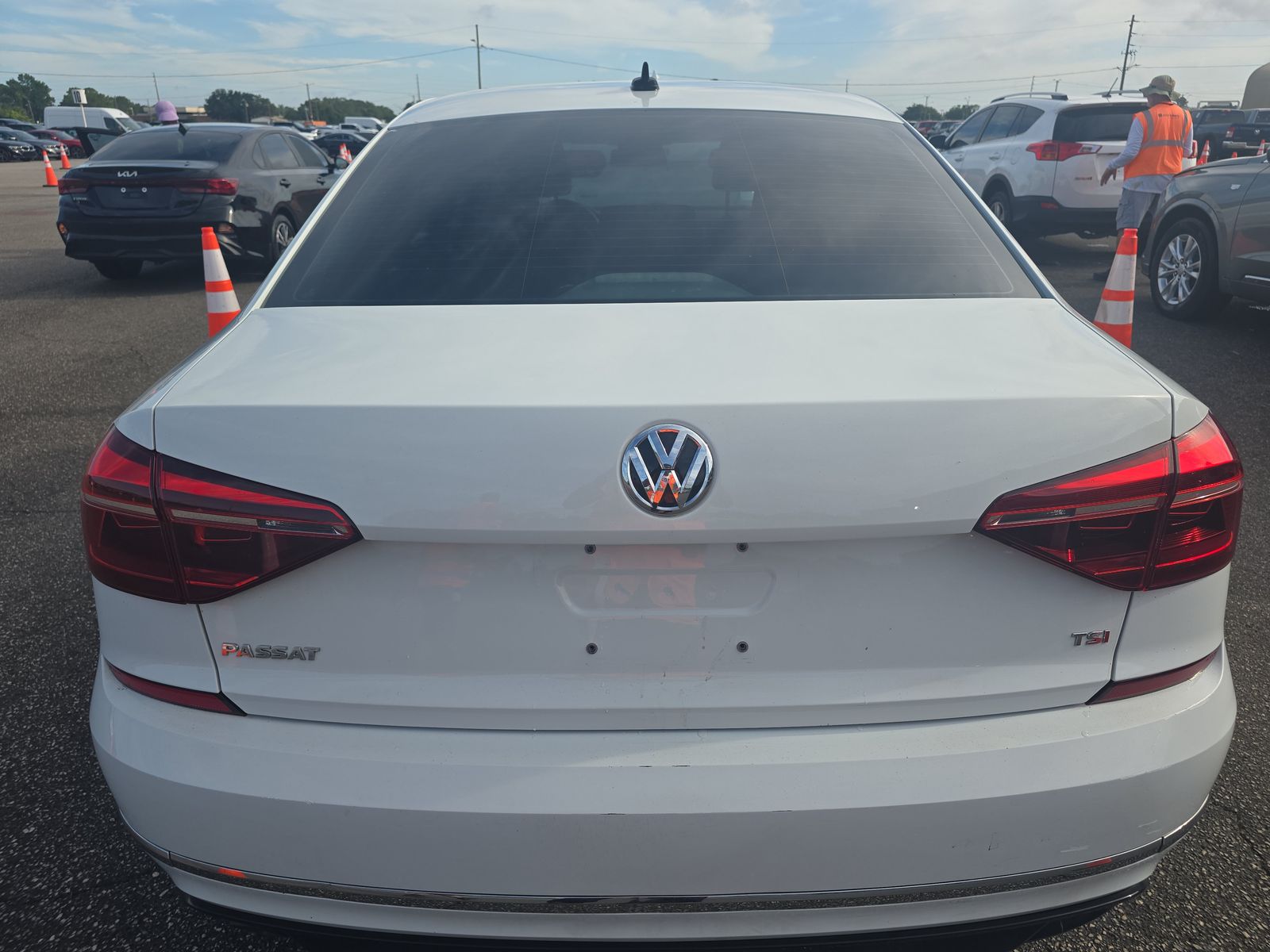2018 Volkswagen Passat 2.0T R-Line FWD