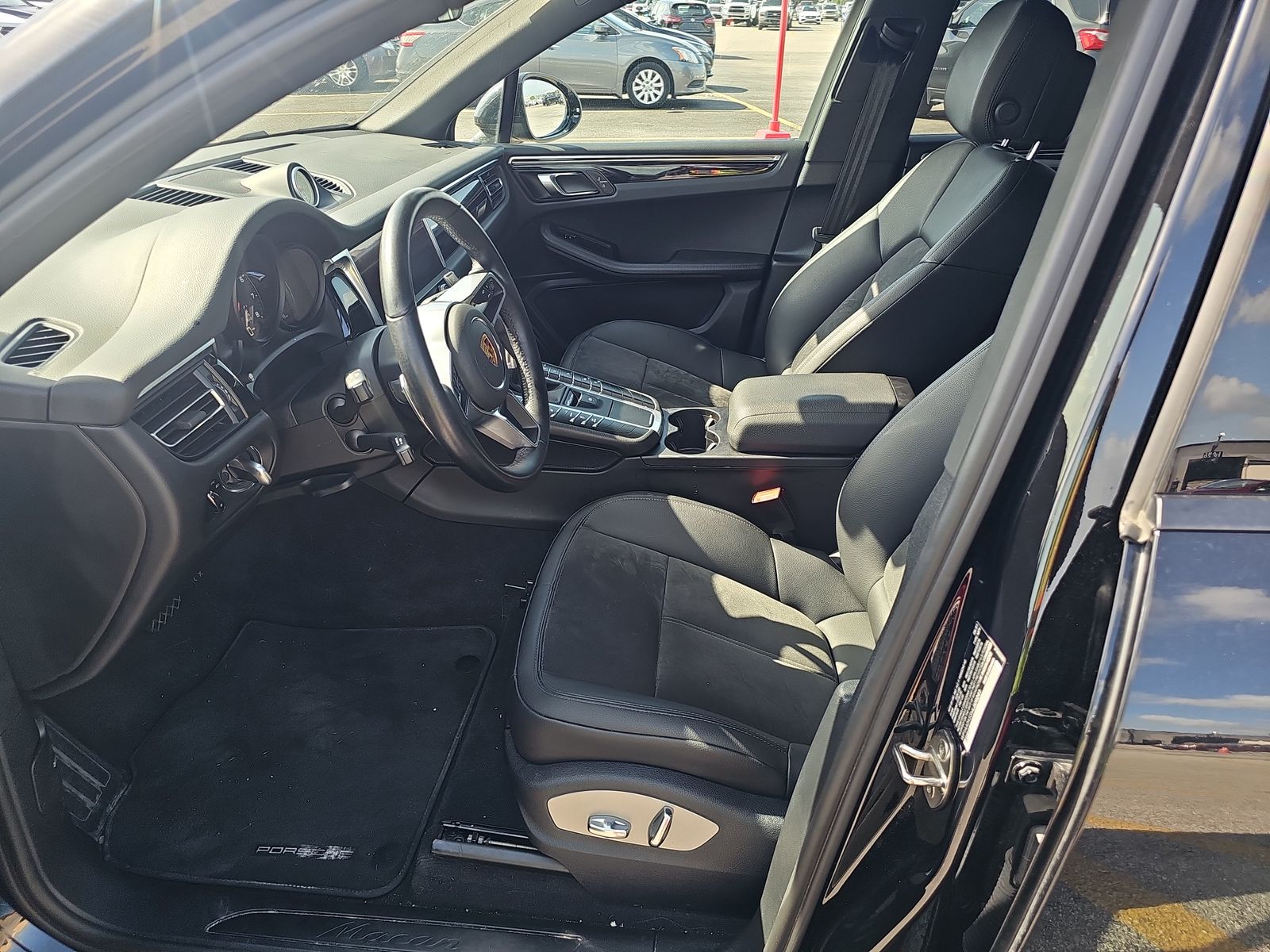2021 Porsche Macan Base AWD