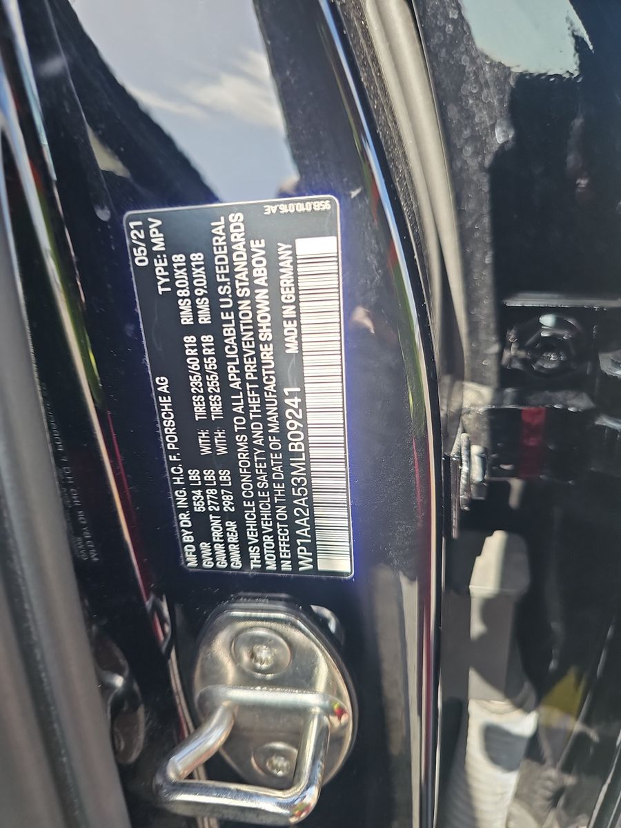 2021 Porsche Macan Base AWD