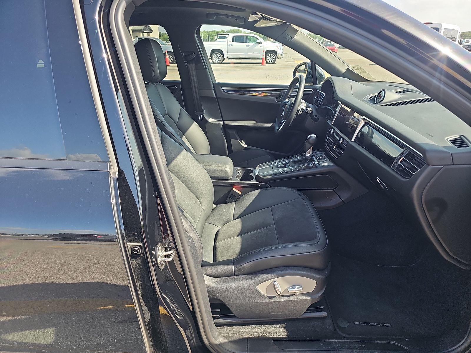 2021 Porsche Macan Base AWD