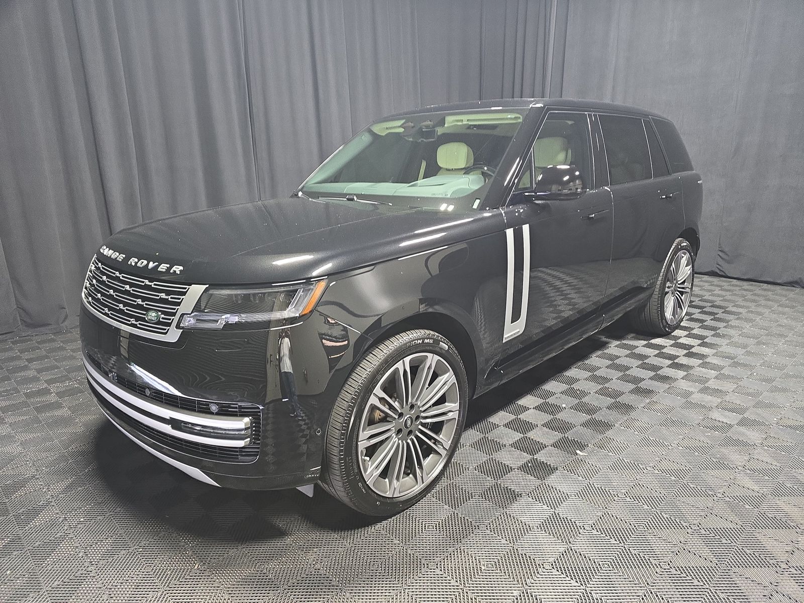 2025 Land Rover Range Rover Autobiography LWB w/7-Passenger Seating
